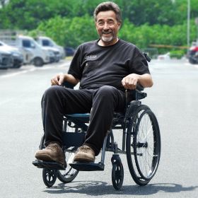 Wheelchair Aluminum Alloy Ultra-Lightweight 18-In Wide Seat 250lbs (Color: Blue)